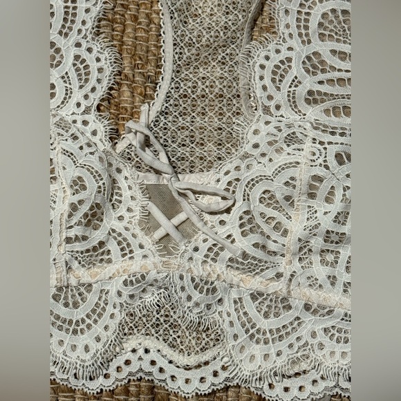 Victoria's Secret Lace Bralette in Cream - Picture 6 of 8